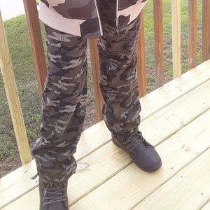 Forever21 Camo Pants 💚☘